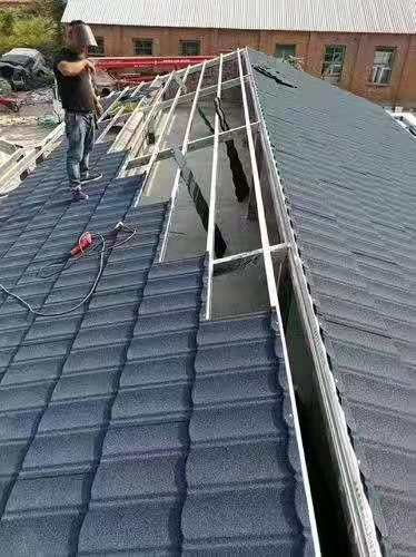 彩石金屬瓦 現(xiàn)代鋼結(jié)構(gòu)屋面的革新之選，為建筑注入藍色魅力