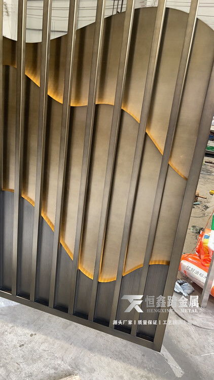 發(fā)光不銹鋼山巒景墻 材料科學與中式美學的融合創(chuàng)新